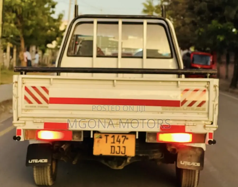 Toyota Lite-Ace 2010 White