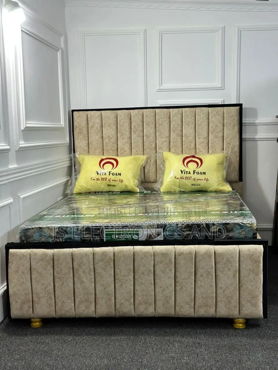 Bedsofa Ya Kisasa 5/6 Kitanda Cha Kisasa Kigumu (Kitanda Pekeyake Tu.)