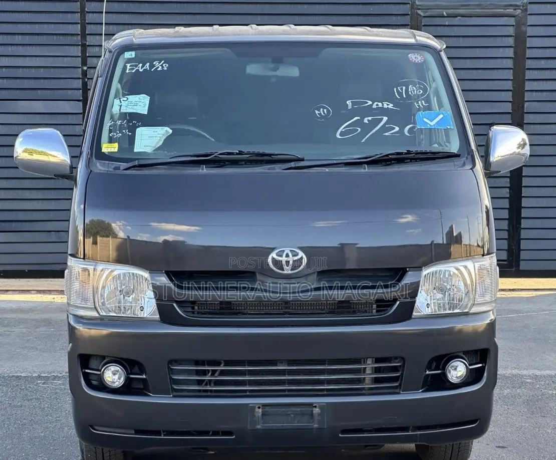 Toyota HiAce 2005 Black