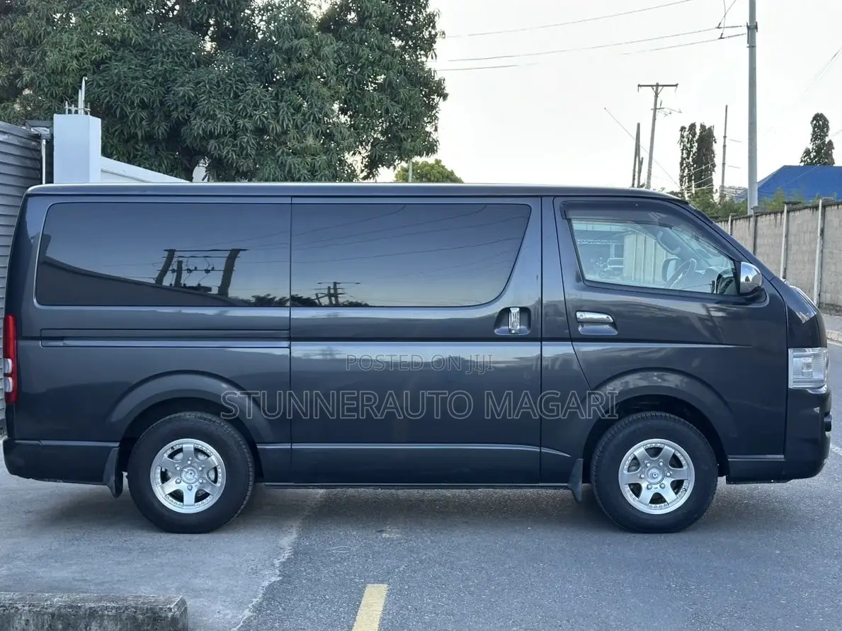 Toyota HiAce 2005 Black