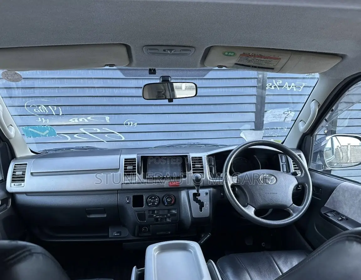 Toyota HiAce 2005 Black