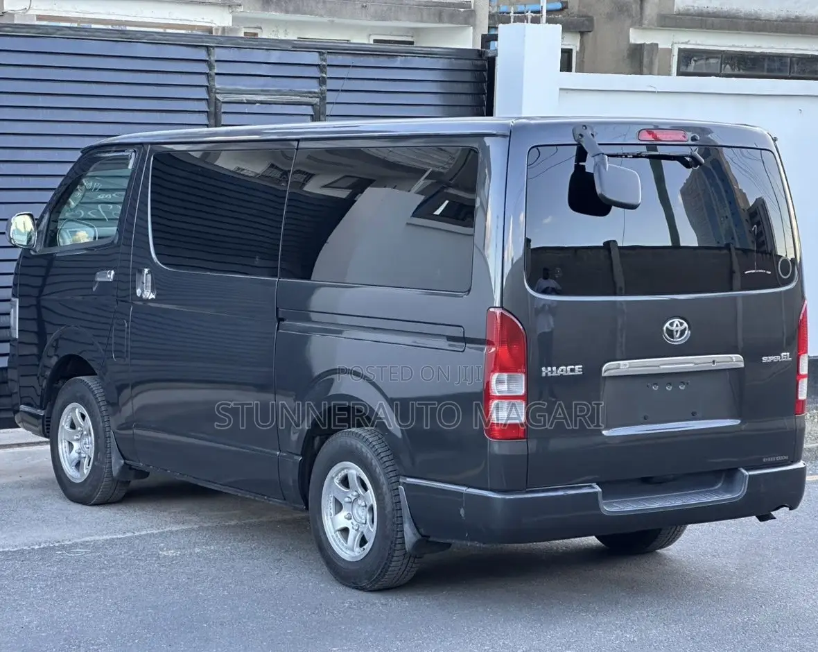 Toyota HiAce 2005 Black