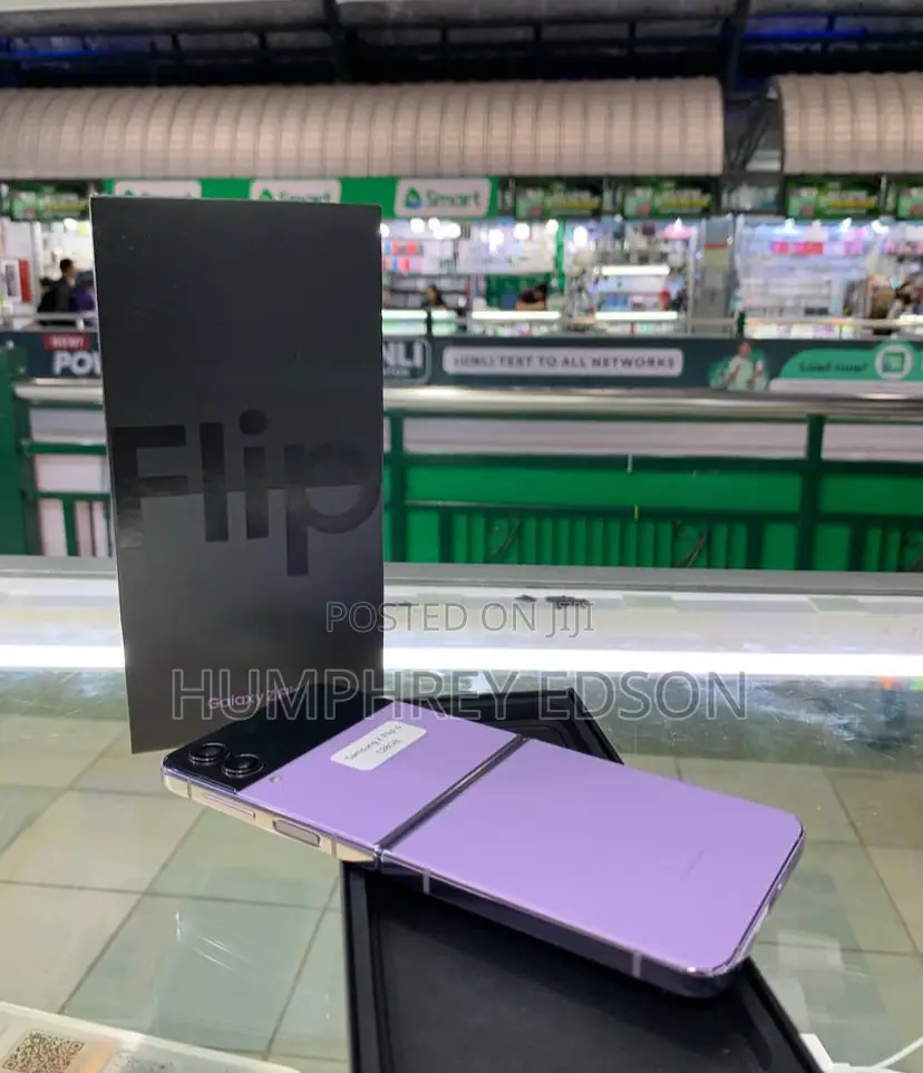 New Samsung Galaxy Z Flip4 128 GB Purple