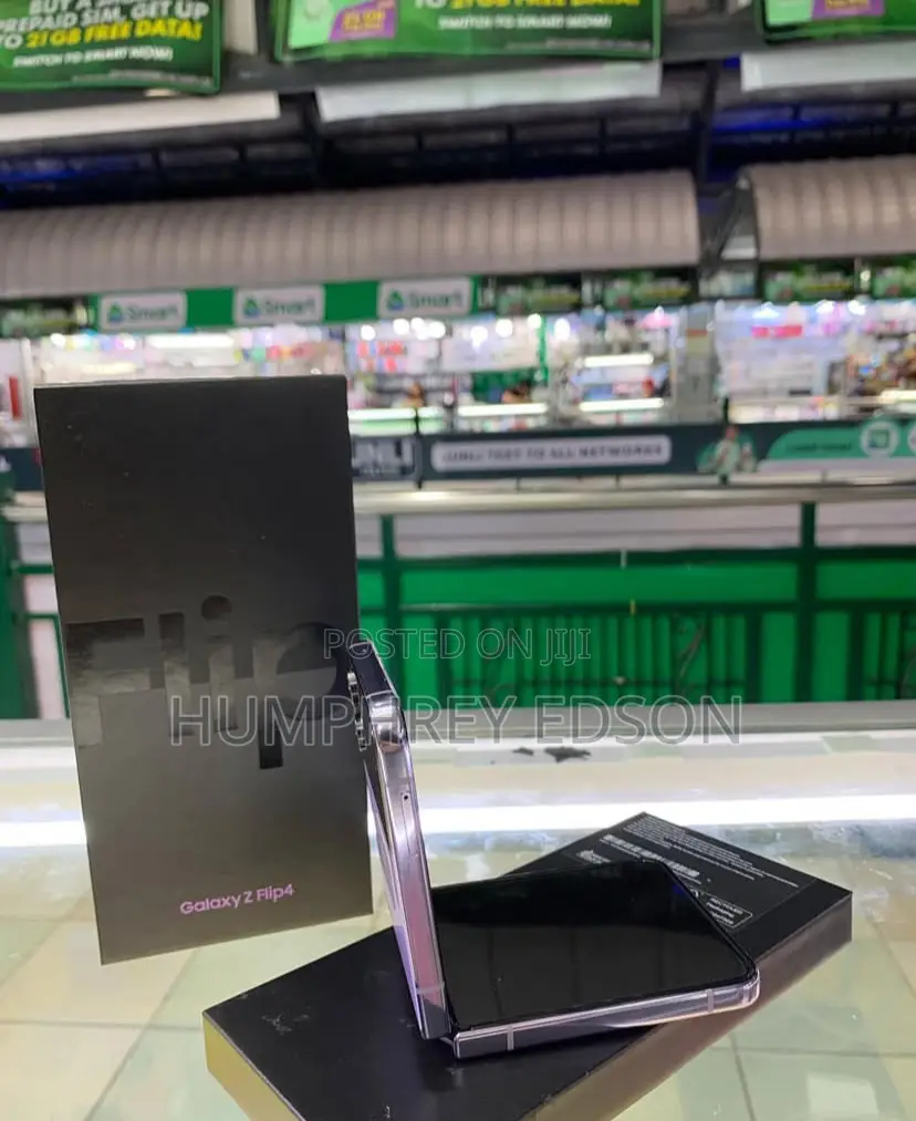 New Samsung Galaxy Z Flip4 128 GB Purple