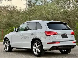 Audi Q5 2.0T Premium quattro 4dr SUV AWD (2.0L 4cyl Turbo 8A) 2015