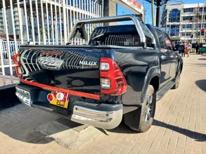 Toyota Hilux 2024 Black