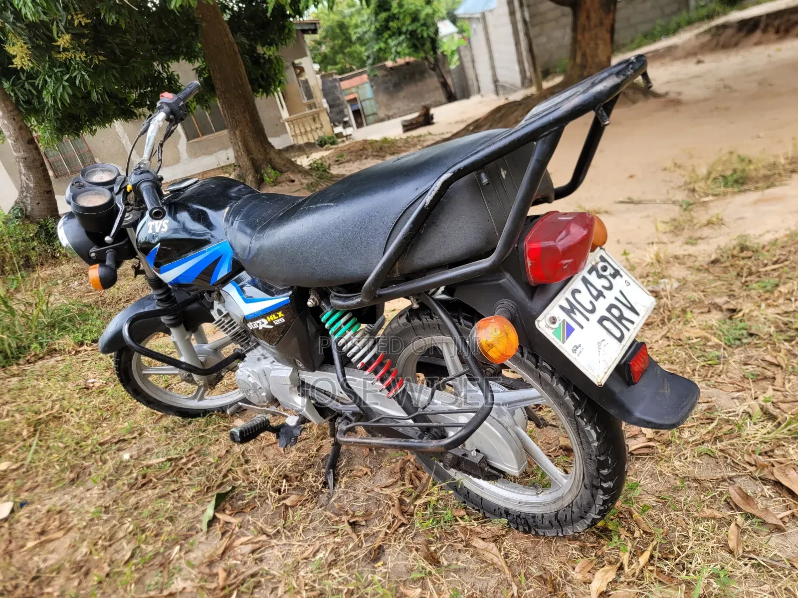 TVS HLX 125 2025 Black