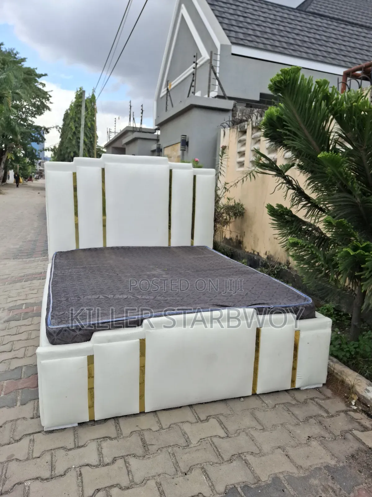 Kitanda Na Godoro