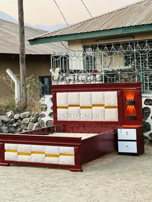 Kitanda Na Bedside Moja