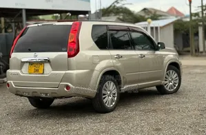 Nissan X-Trail 2010 Gold