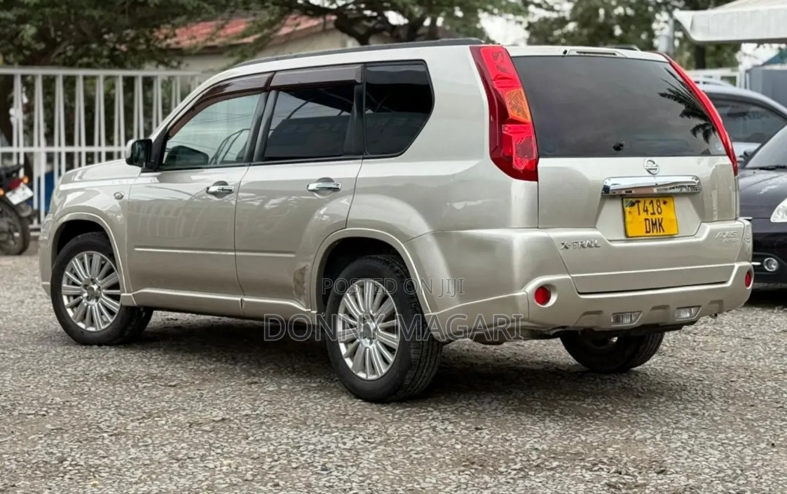 Nissan X-Trail 2010 Gold