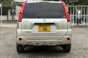 Nissan X-Trail 2010 Gold