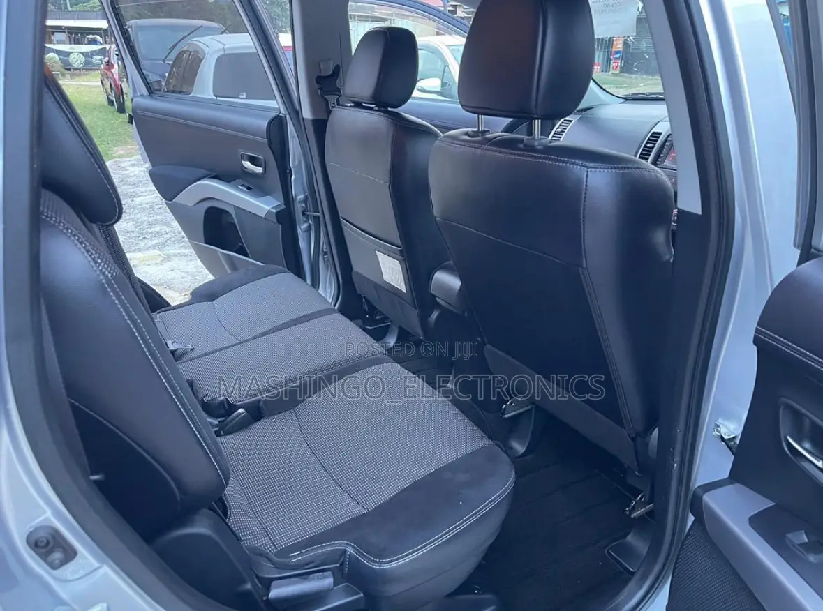 Mitsubishi Outlander 2011 Silver
