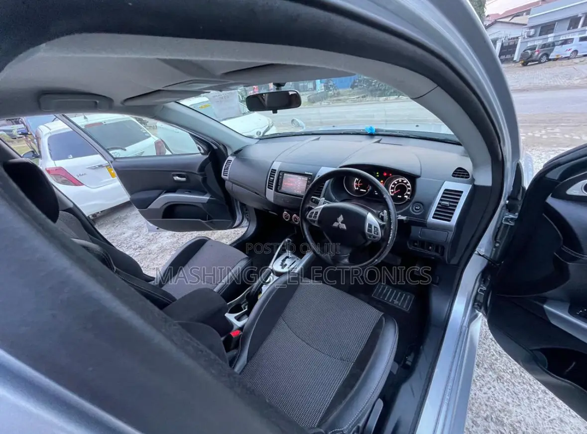 Mitsubishi Outlander 2011 Silver
