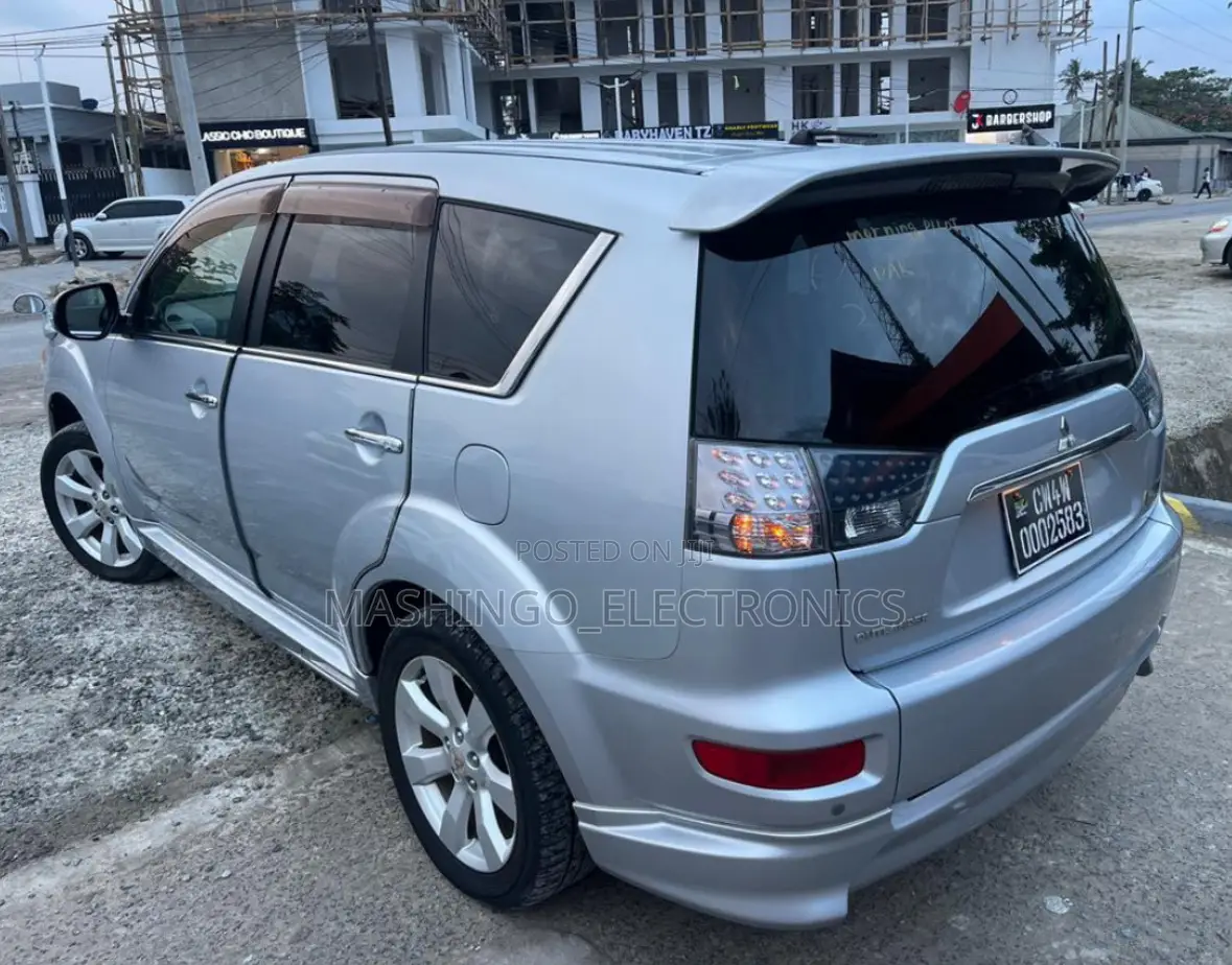 Mitsubishi Outlander 2011 Silver