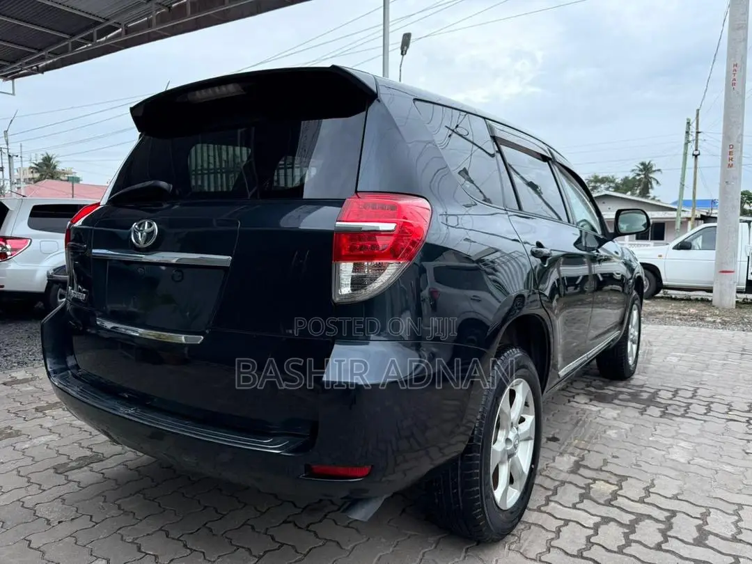 Toyota Vanguard 2010 Black