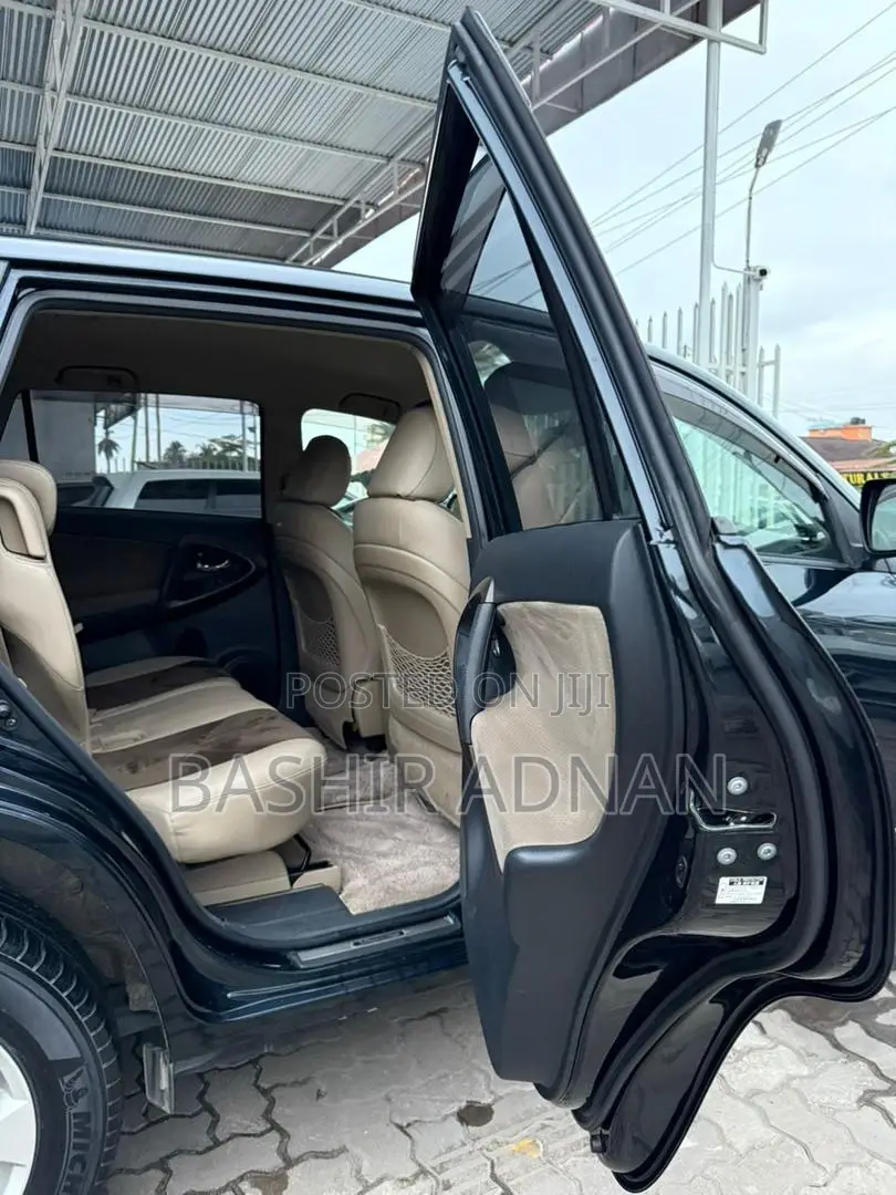 Toyota Vanguard 2010 Black