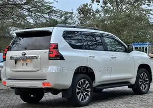 Toyota Land Cruiser Prado 2022 Pearl