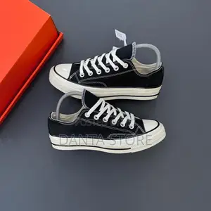 Converse (Chuck Taylor)