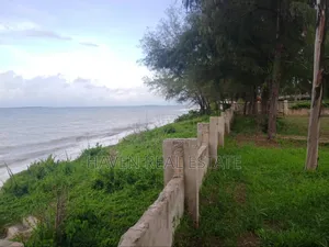 20bdrm House in Kunduchi for sale