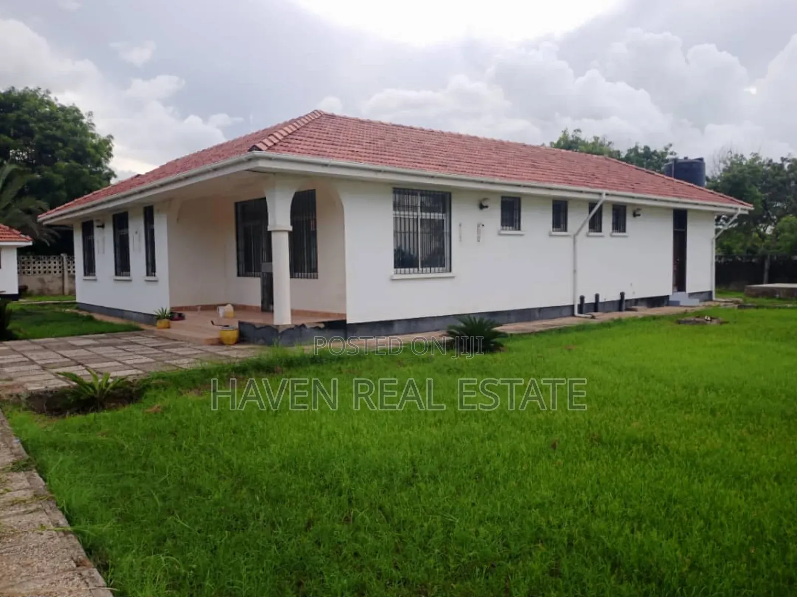 20bdrm House in Kunduchi for sale