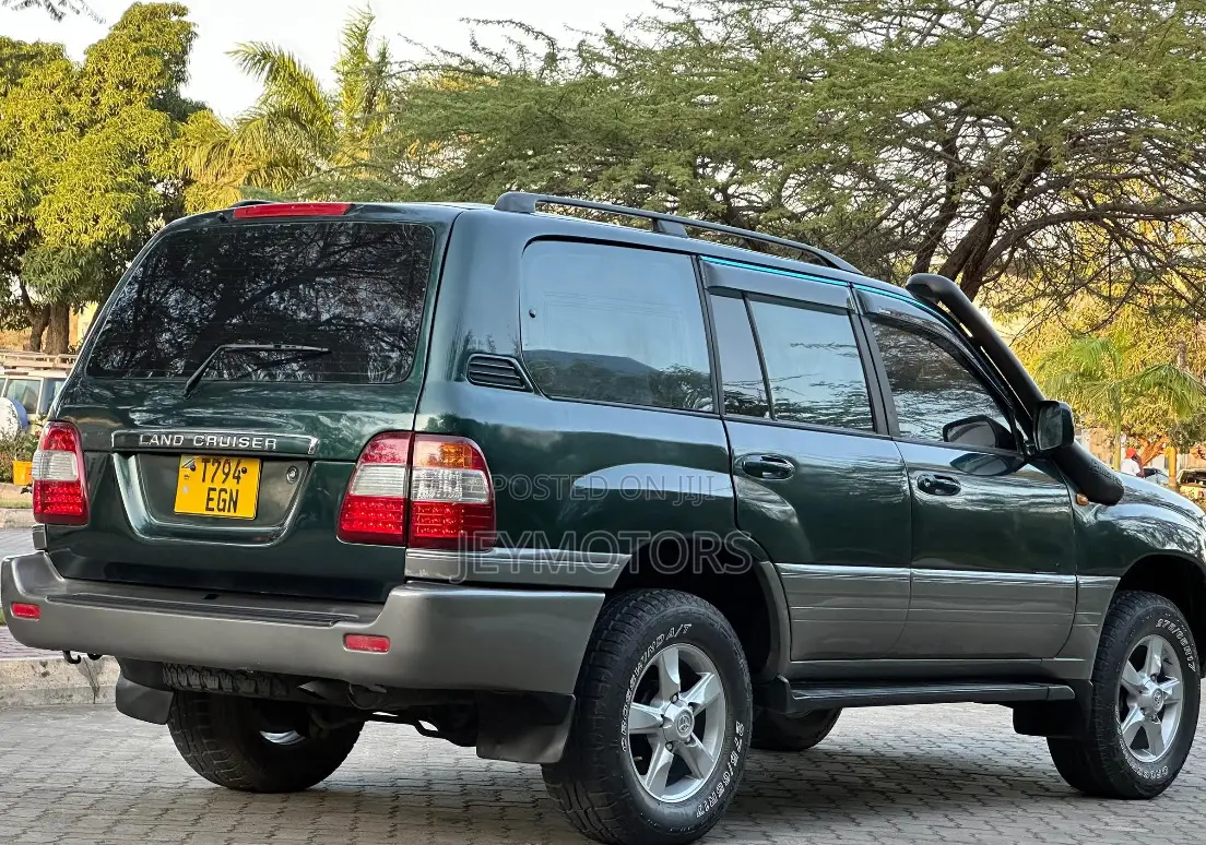 Toyota Land Cruiser 2001 Black