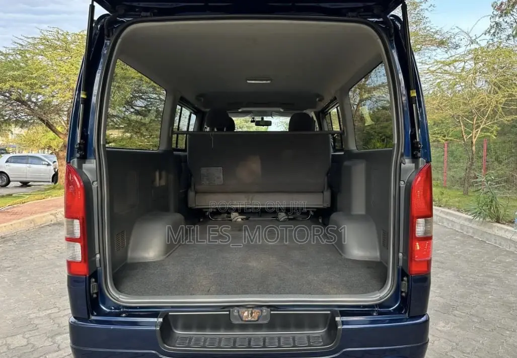 Toyota HiAce 2009 Blue