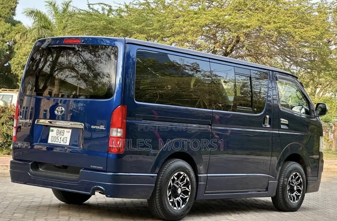 Toyota HiAce 2009 Blue