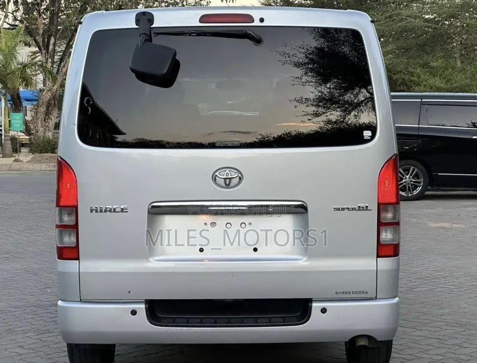 Toyota HiAce 2005 Silver