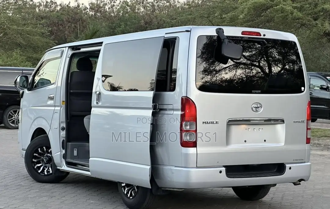 Toyota HiAce 2005 Silver