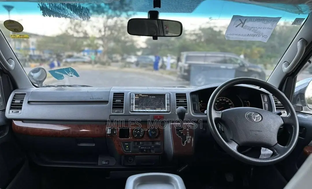 Toyota HiAce 2005 Silver