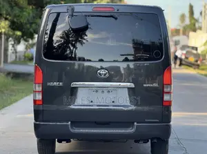 Toyota HiAce 2005 Black