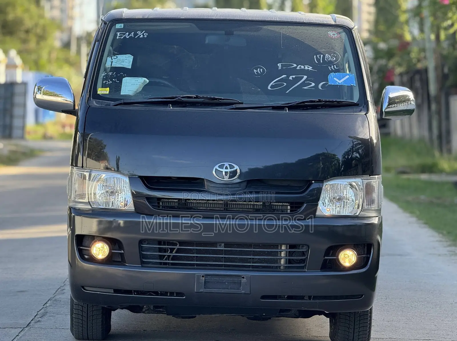 Toyota HiAce 2005 Black