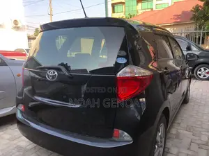 Toyota Ractis 1.5 AWD 2011 Black