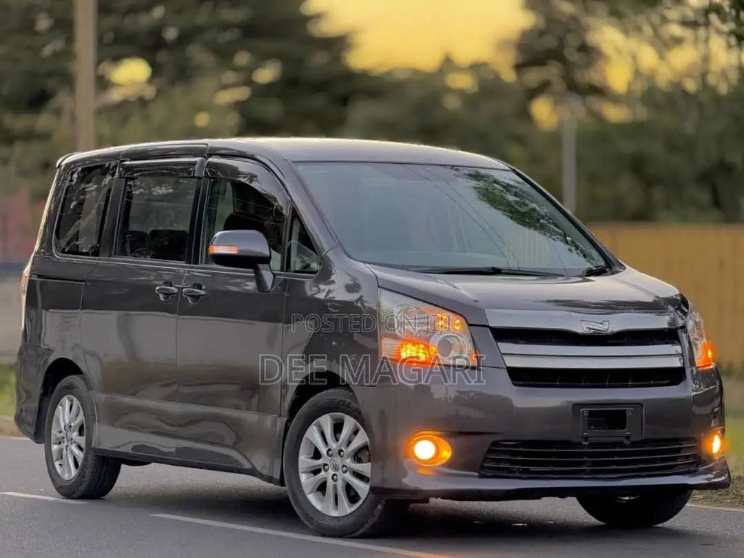 Toyota Noah 2008 Gray