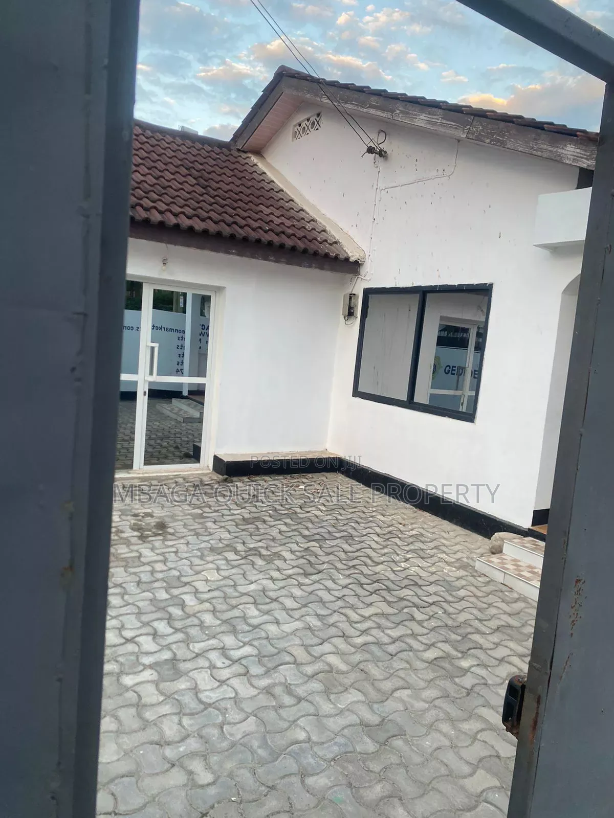 3bdrm House in Mikocheni for rent