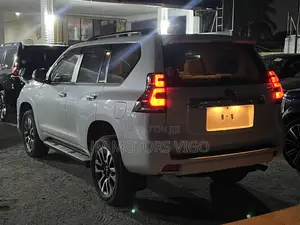 Toyota Land Cruiser Prado 2022 White