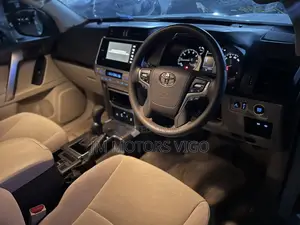 Toyota Land Cruiser Prado 2022 White
