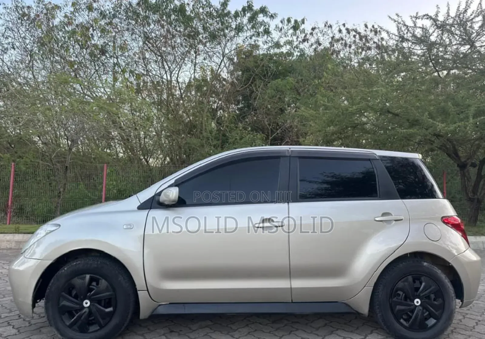 Toyota IST 2004 Silver