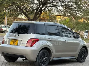 Toyota IST 2004 Silver