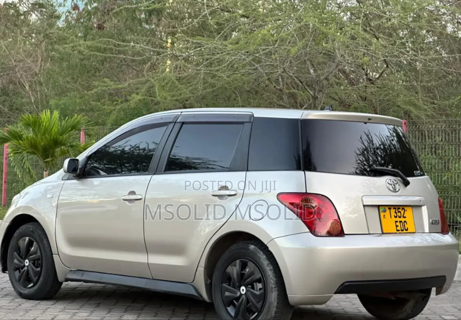 Toyota IST 2004 Silver
