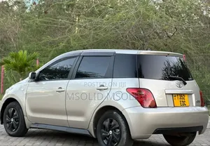 Toyota IST 2004 Silver