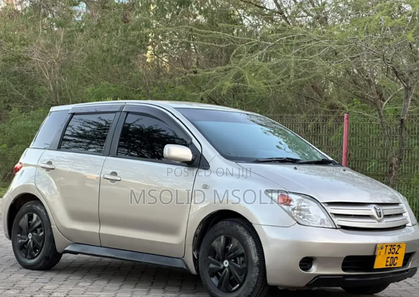 Toyota IST 2004 Silver