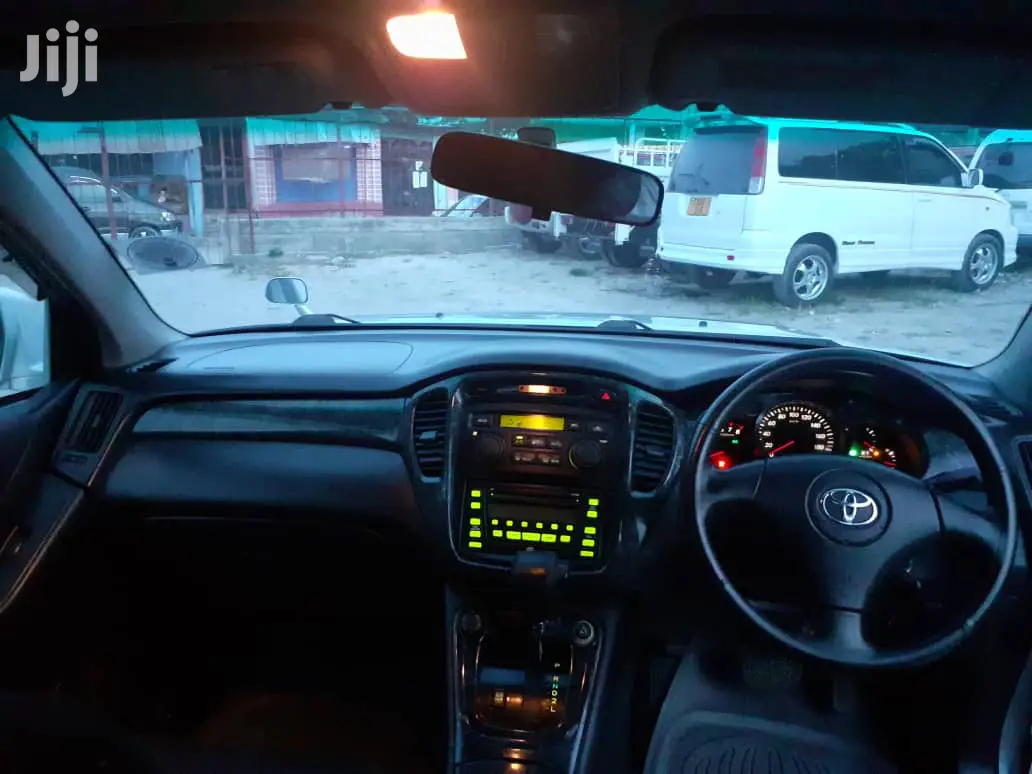 Toyota Kluger 2004 Silver