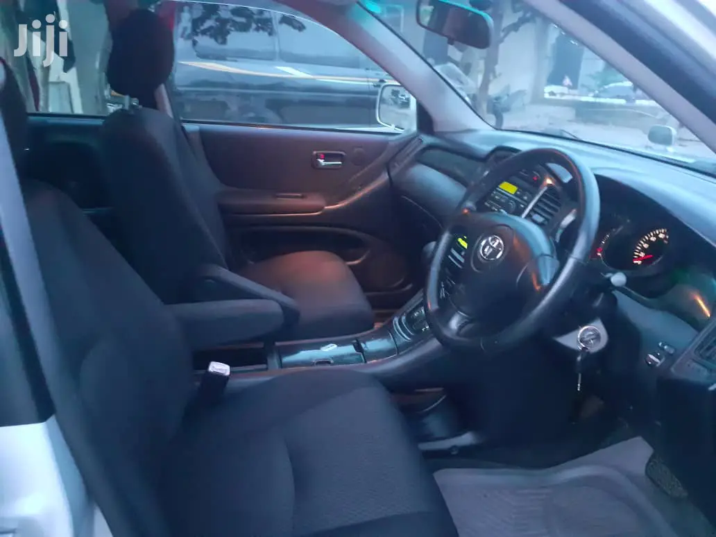 Toyota Kluger 2004 Silver