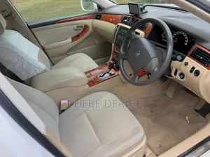 Toyota Alphard 2005 Gold