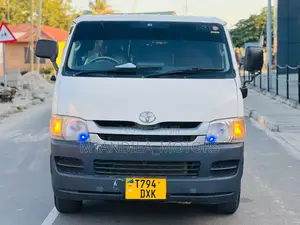 Toyota Quantum 2010 White