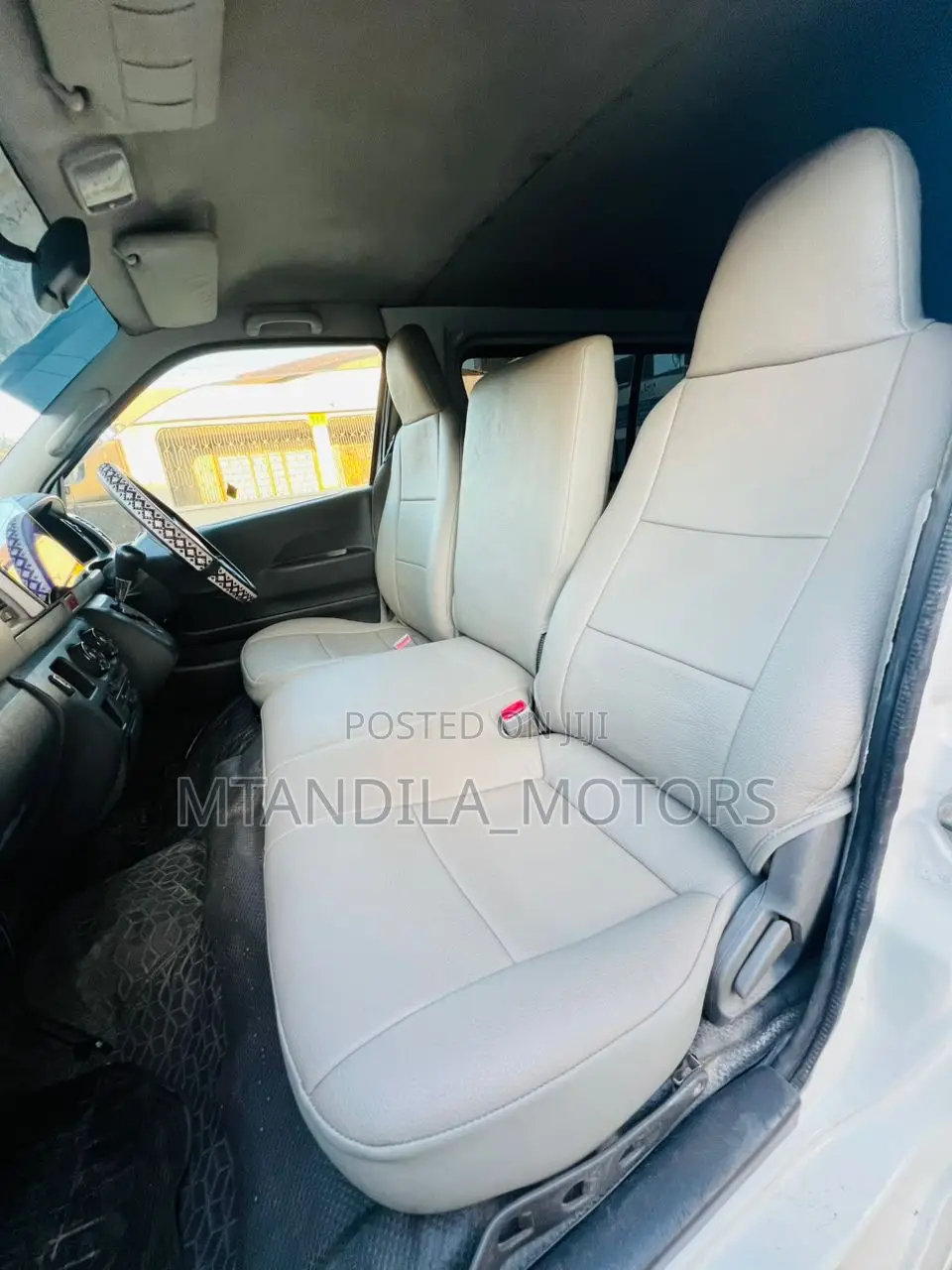Toyota Quantum 2010 White