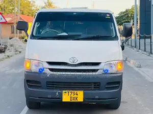 Toyota Quantum 2010 White