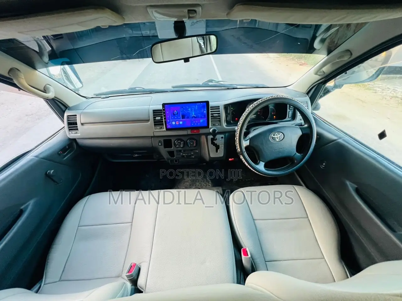 Toyota Quantum 2010 White